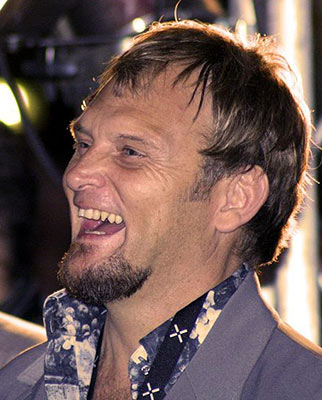 Steve_Hofmeyr_responds_to_gay_white_eff_member